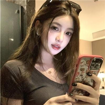 有色彩的女子